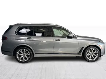 2024 BMW X7 - image 9