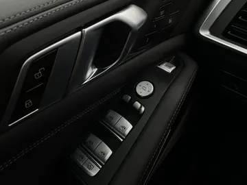 2024 BMW X7 - image 29