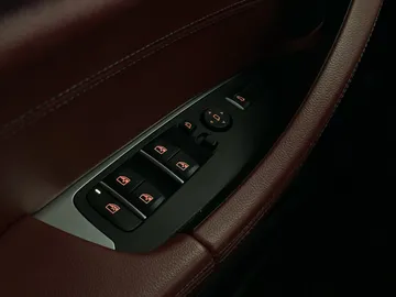 2020 BMW X4 - image 19