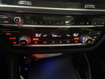 2020 BMW X4 - image 25