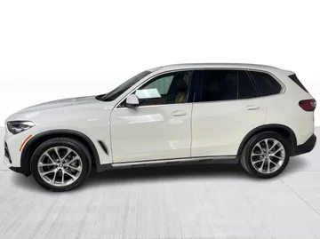 2022 BMW X5 - image 4
