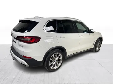 2022 BMW X5 - image 8