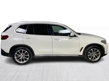 2022 BMW X5 - image 9