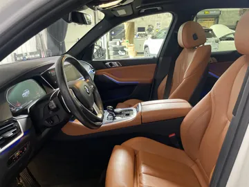 2022 BMW X5 - image 10