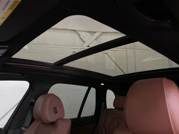 2020 BMW X5 - image 6