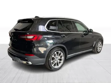 2020 BMW X5 - image 15