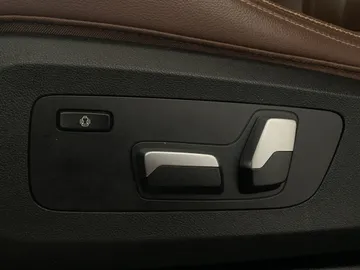 2020 BMW X5 - image 20