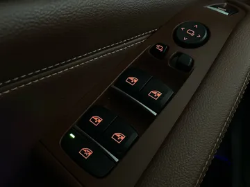 2020 BMW X5 - image 27