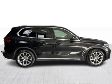 2020 BMW X5 - image 2