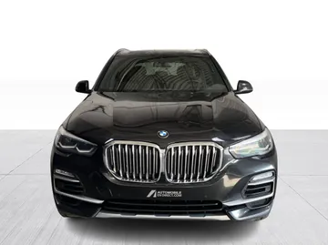 2020 BMW X5 - image 9