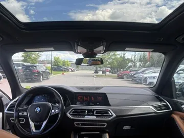 2020 BMW X5 - image 9