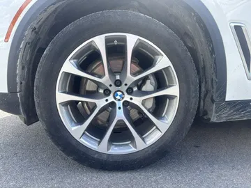 2020 BMW X5 - image 7
