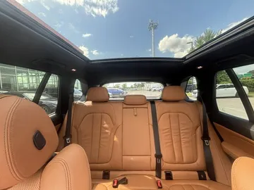 2020 BMW X5 - image 8
