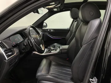 2019 BMW X5 - image 3