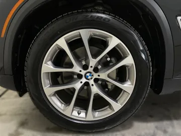2019 BMW X5 - image 7