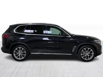 2019 BMW X5 - image 2