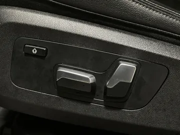 2019 BMW X5 - image 19