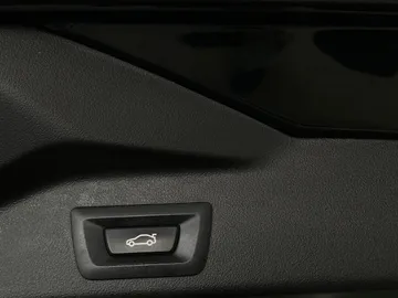 2019 BMW X5 - image 32