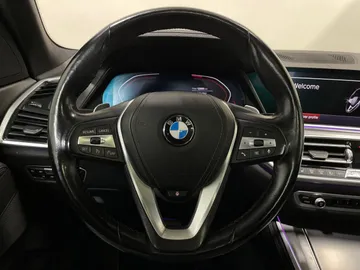 2019 BMW X5 - image 25