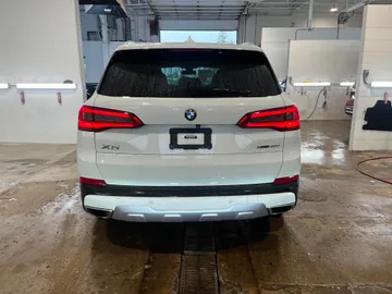 2019 BMW X5 - image 4