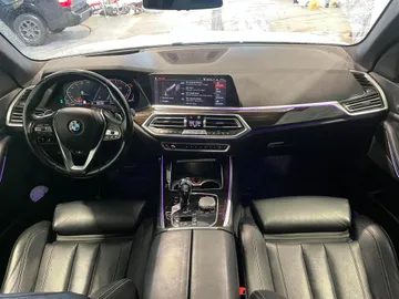 2019 BMW X5 - image 7