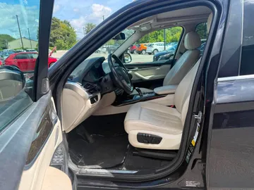 2016 BMW X5 - image 8