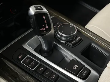 2016 BMW X5 - image 33
