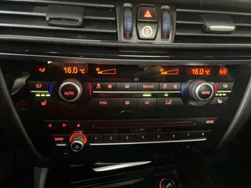 2018 BMW X5 - image 23