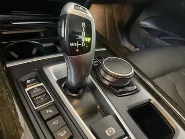 2018 BMW X5 - image 30