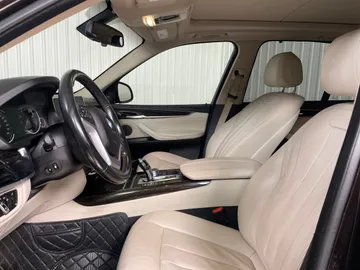 2018 BMW X5 - image 3