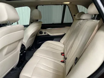 2018 BMW X5 - image 15