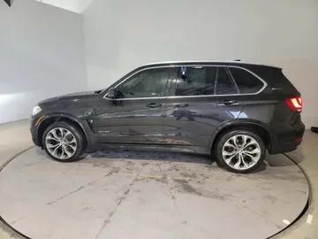2018 BMW X5 - image 6