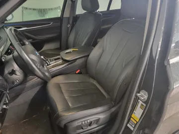 2018 BMW X5 - image 8
