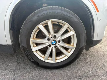 2018 BMW X5 - image 7