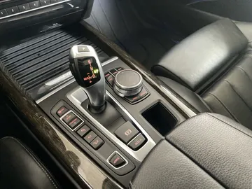 2018 BMW X5 - image 32