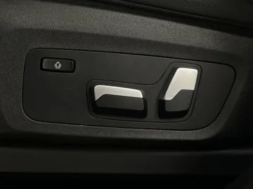 2021 BMW X3 - image 29