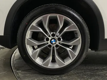 2017 BMW X3 - image 7