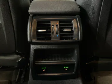 2017 BMW X4 - image 29