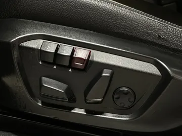 2017 BMW X4 - image 18