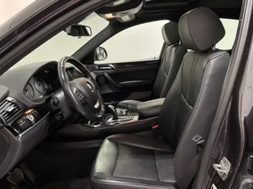 2017 BMW X4 - image 3