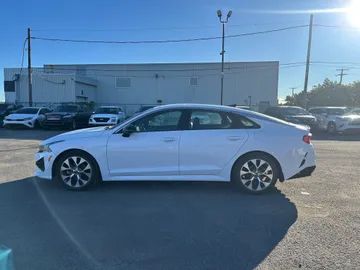 2023 Kia K5 - image 6