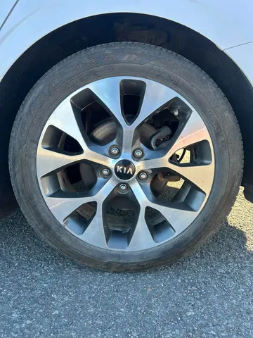 2023 Kia K5 - image 9