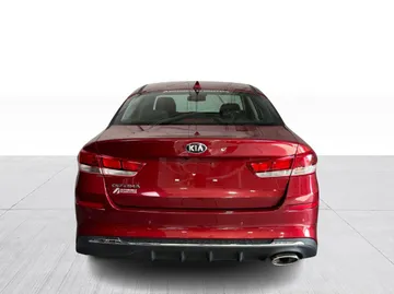 2019 Kia Optima - image 12