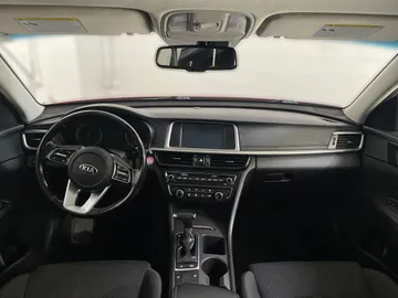 2019 Kia Optima - image 4
