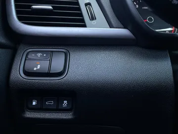 2018 Kia Optima - image 28