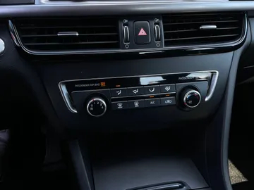2018 Kia Optima - image 20