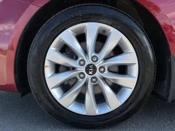 2018 Kia Optima - image 6