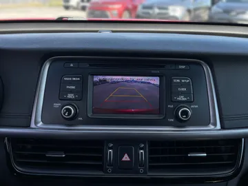2018 Kia Optima - image 19