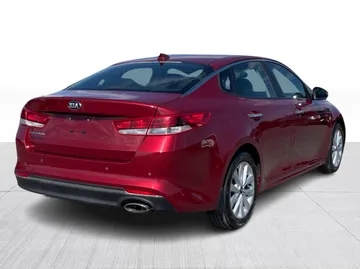 2018 Kia Optima - image 13