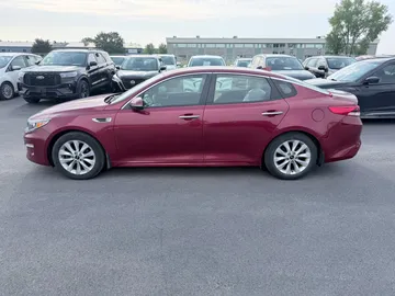 2018 Kia Optima - image 3